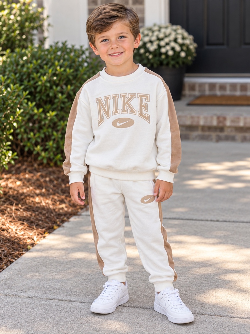 Nike Ivory/Tan Crewneck Sweatshirt and Jogger Pants Set Boys Size 4T NWT